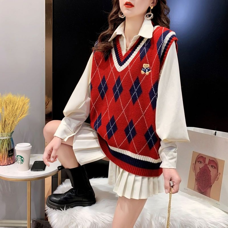Winter Clothing Trends For Women - レッドニットベスト レディース ノースリーブ チョッキ 冬 2025